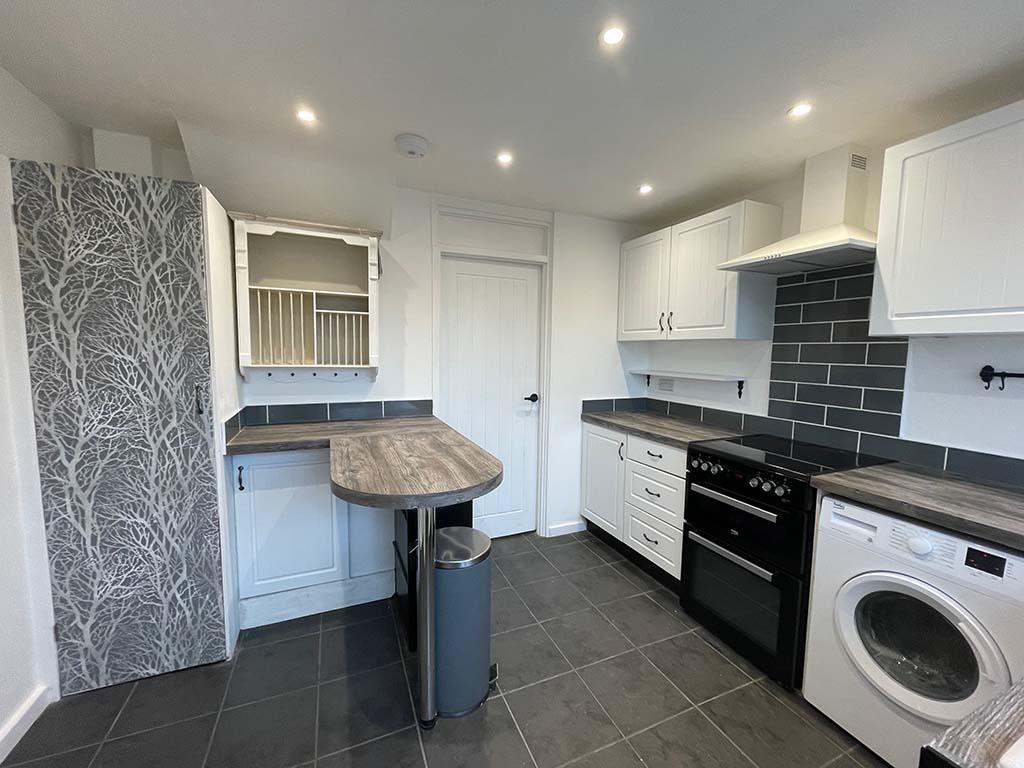 3 bedroom mid terrace house To Let in Barnoldswick - Kitchen